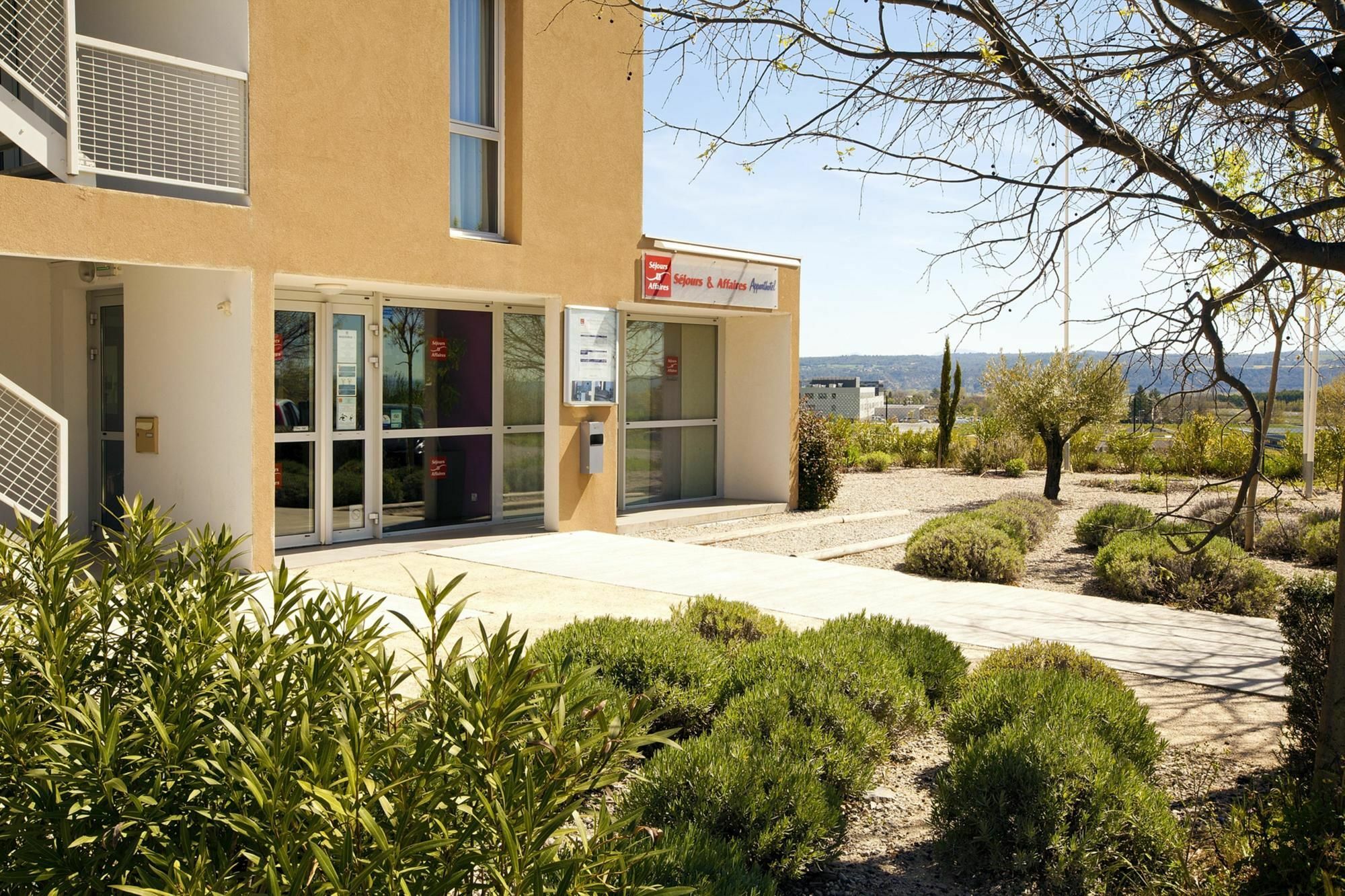 Apparthotel Sejours & Affaires Manosque Ngoại thất bức ảnh
